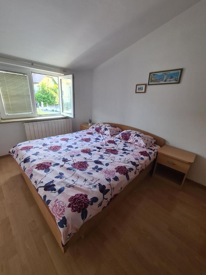 Apartmani Emily プーラ エクステリア 写真
